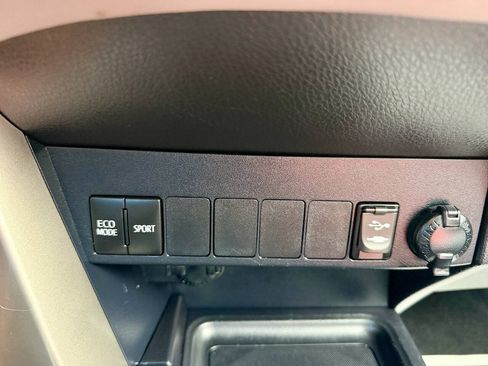 Used 2015 Toyota RAV4 XLE AWD/4WD image 44