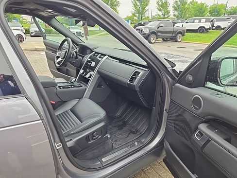 Used 2025 Land Rover Discovery S AWD/4WD image 20