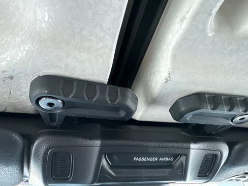Used 2025 Jeep Wrangler Willys AWD/4WD image 25