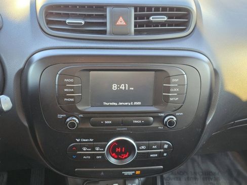 Used 2017 Kia Soul + image 11