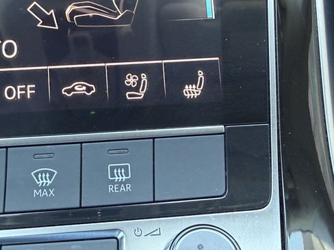 Used 2019 Audi Q8 Premium Plus AWD/4WD image 29