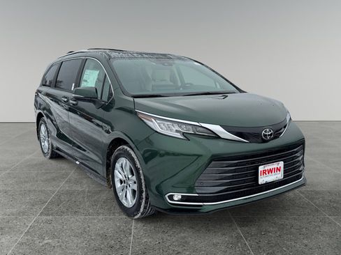 New 2026 Toyota Sienna Limited image 7