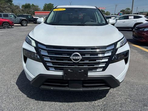 Used 2025 Nissan Rogue SV AWD/4WD image 10
