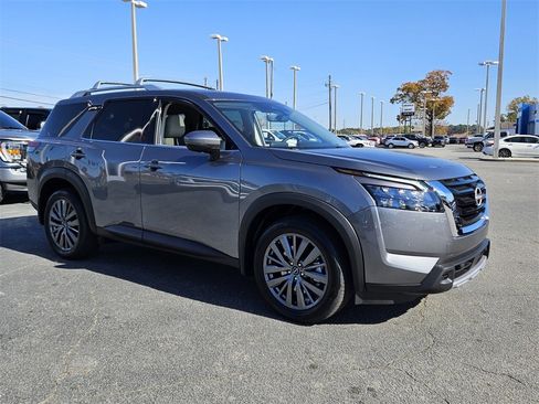 New 2025 Nissan Pathfinder SL w/ SL Premium Package image 17