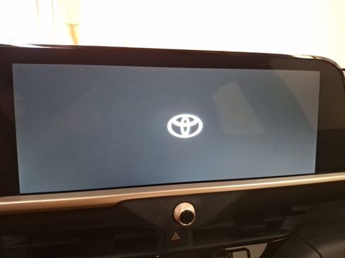 Used 2023 Toyota Crown XLE image 21