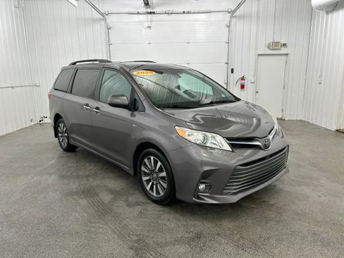 Used 2020 Toyota Sienna XLE w/ Carpet Mat Package AWD/4WD image 2