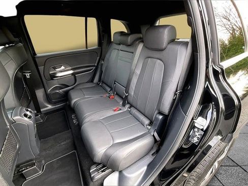 Used 2025 Mercedes-Benz GLB 250 4MATIC image 25