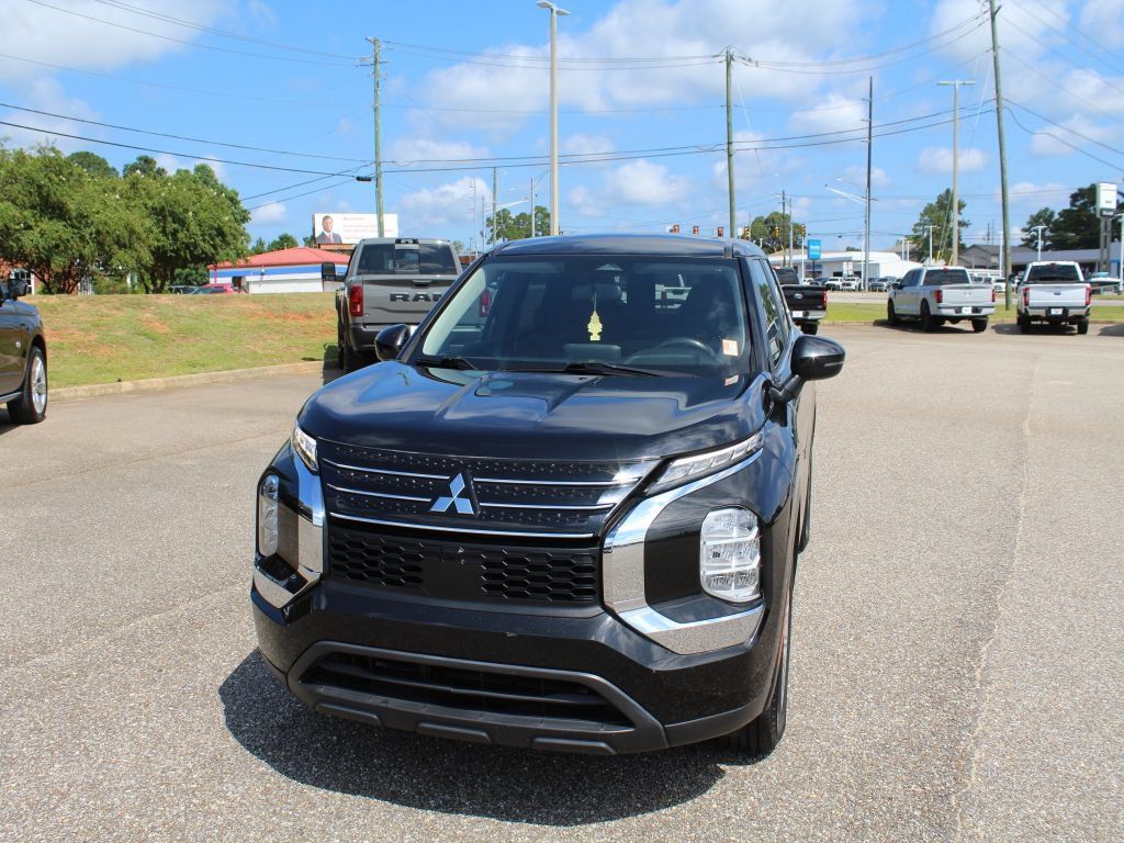 Used 2022 Mitsubishi Outlander ES FWD image 4