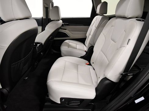 Certified 2025 Kia Telluride EX w/ EX Captain's Chair Package AWD/4WD image 15