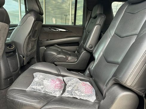 Used 2019 Cadillac Escalade ESV Platinum image 15