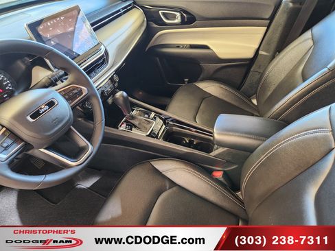 Used 2025 Jeep Compass Limited image 18