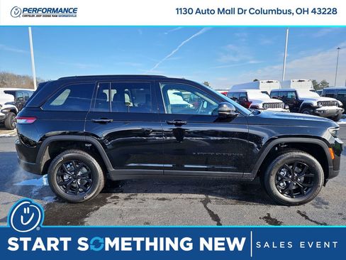 New 2025 Jeep Grand Cherokee Altitude image 8