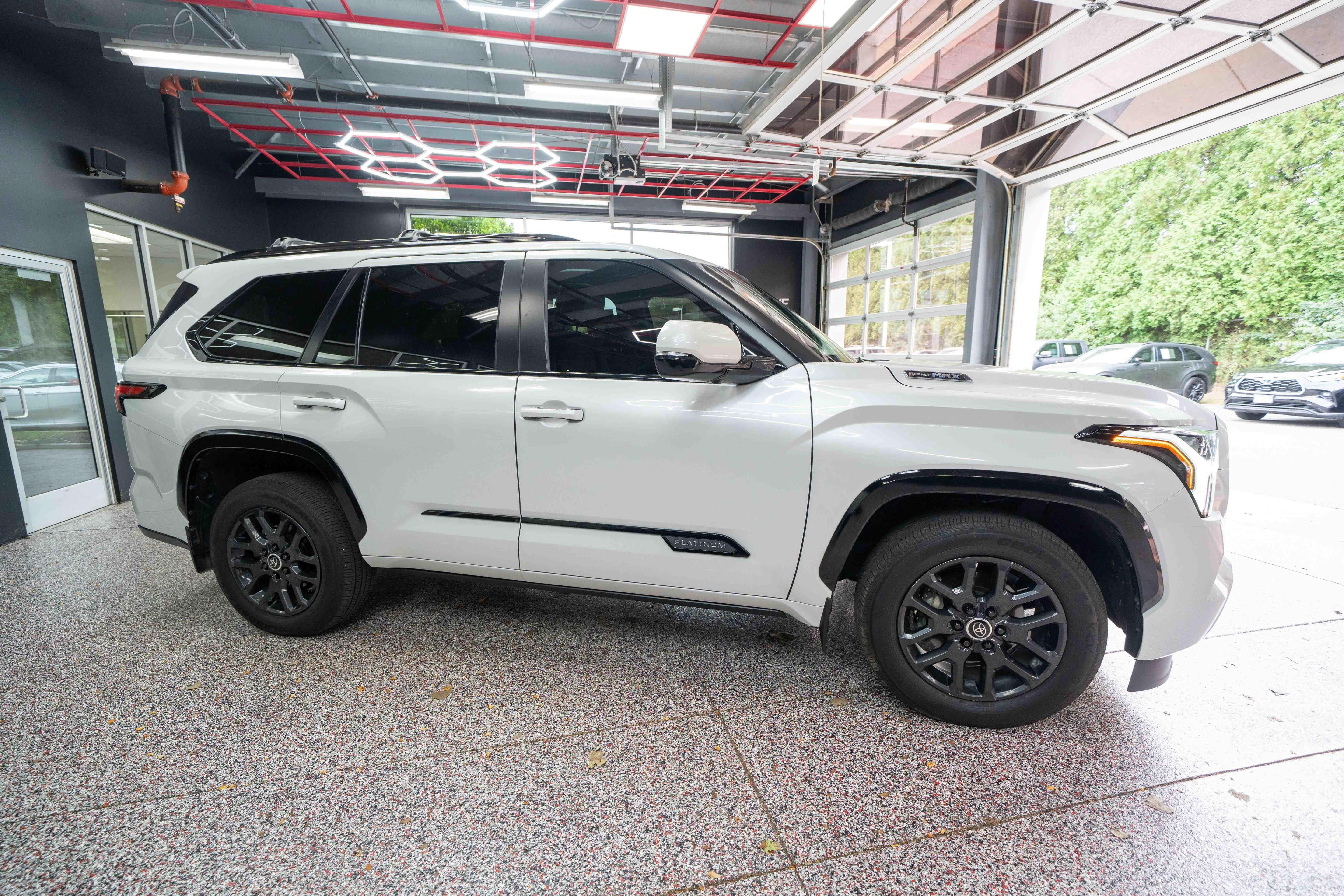 Used 2024 Toyota Sequoia Platinum AWD/4WD image 5