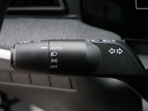 Certified 2025 Nissan Kicks SV w/ Illumination Package image 33