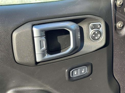 Used 2021 Jeep Gladiator Sport image 26