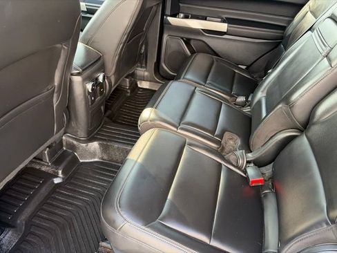Used 2022 Ford Explorer XLT w/ Equipment Group 202A AWD/4WD image 31