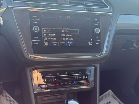 Used 2024 Volkswagen Tiguan SE image 35
