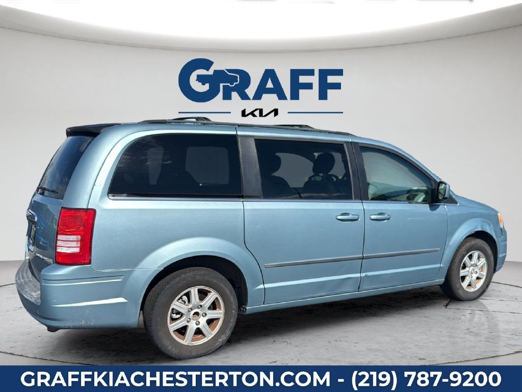 Used 2010 Chrysler Town & Country Touring FWD image 5