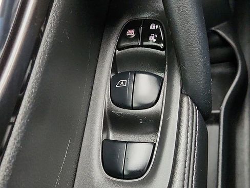 Used 2020 Nissan Rogue SV w/ Premium Package FWD image 22