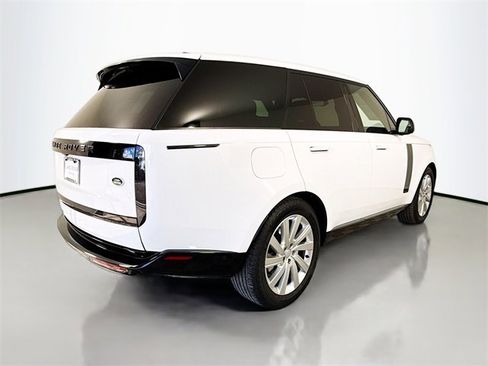 Certified 2023 Land Rover Range Rover SE image 5
