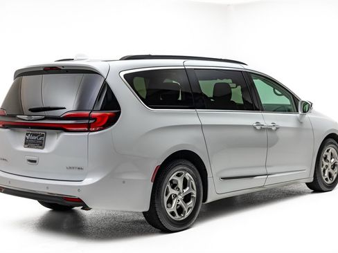 Used 2022 Chrysler Pacifica Limited image 13