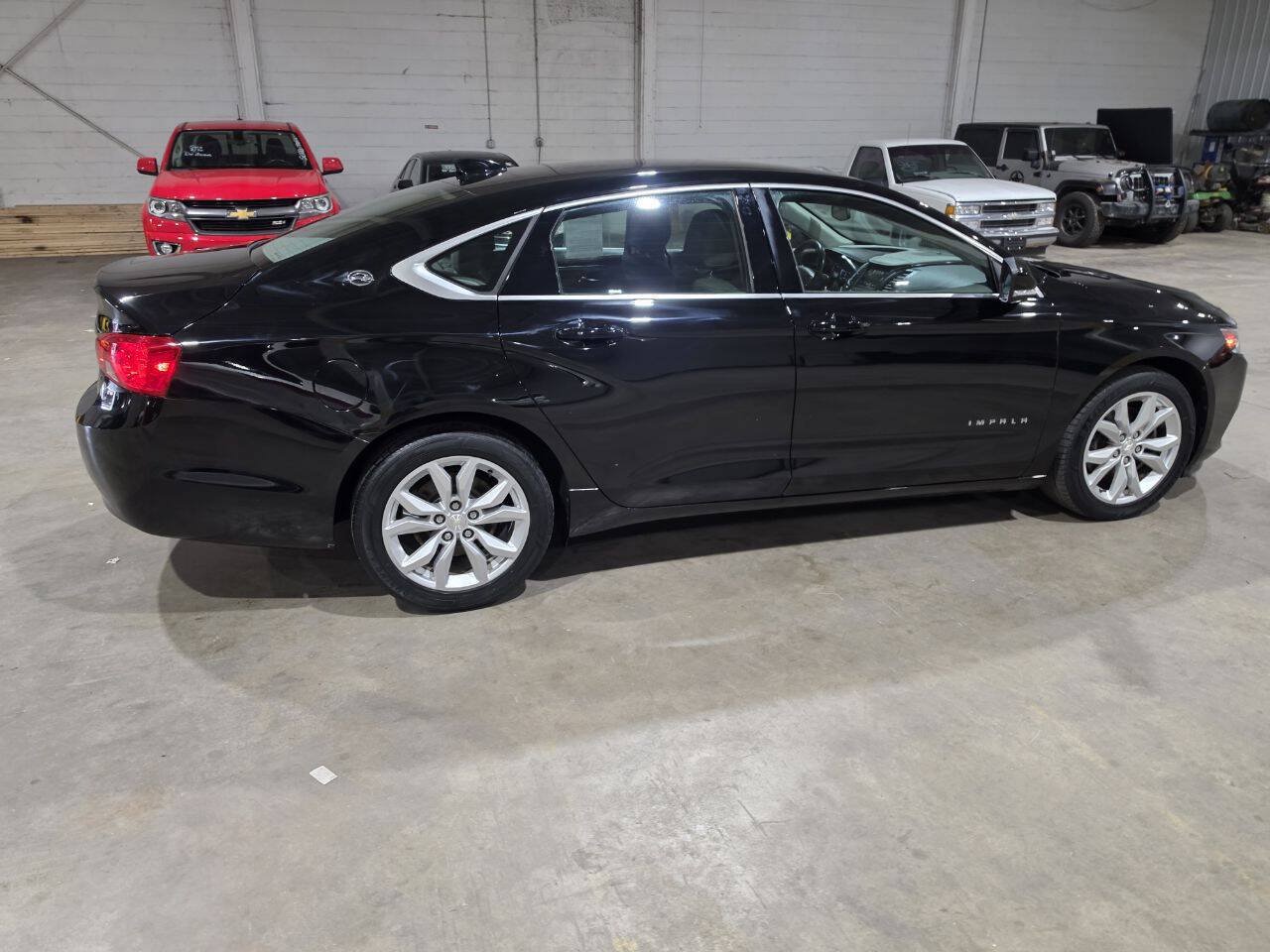 Used 2019 Chevrolet Impala LT FWD image 12