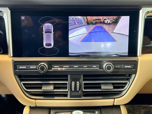 Used 2021 Porsche Macan image 16
