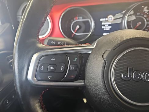 Used 2021 Jeep Wrangler Unlimited Rubicon w/ Cold Weather Group AWD/4WD image 16