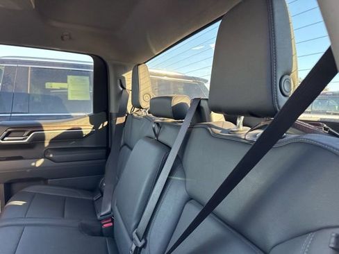 Used 2025 GMC Sierra 1500 SLT image 6