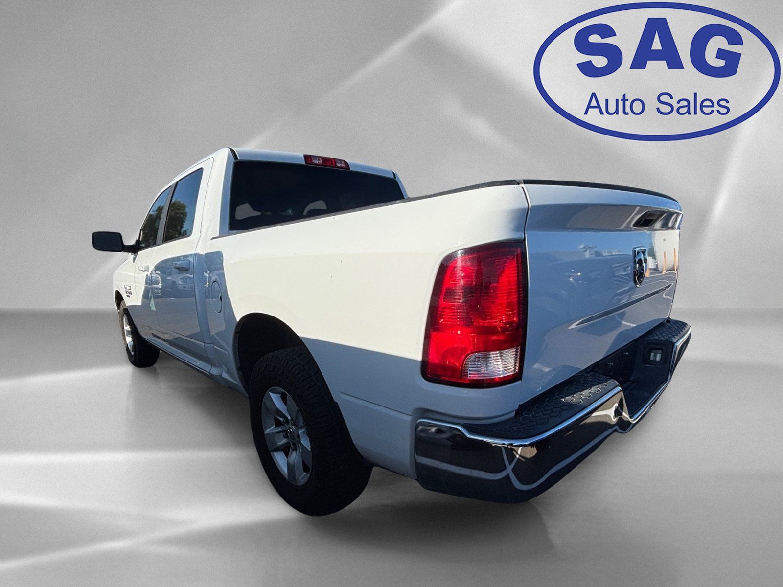 Used 2021 RAM 1500 Classic SLT RWD image 4