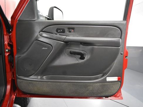 Used 2005 GMC Sierra 2500 SLT w/ Heavy-Duty Power Package image 40