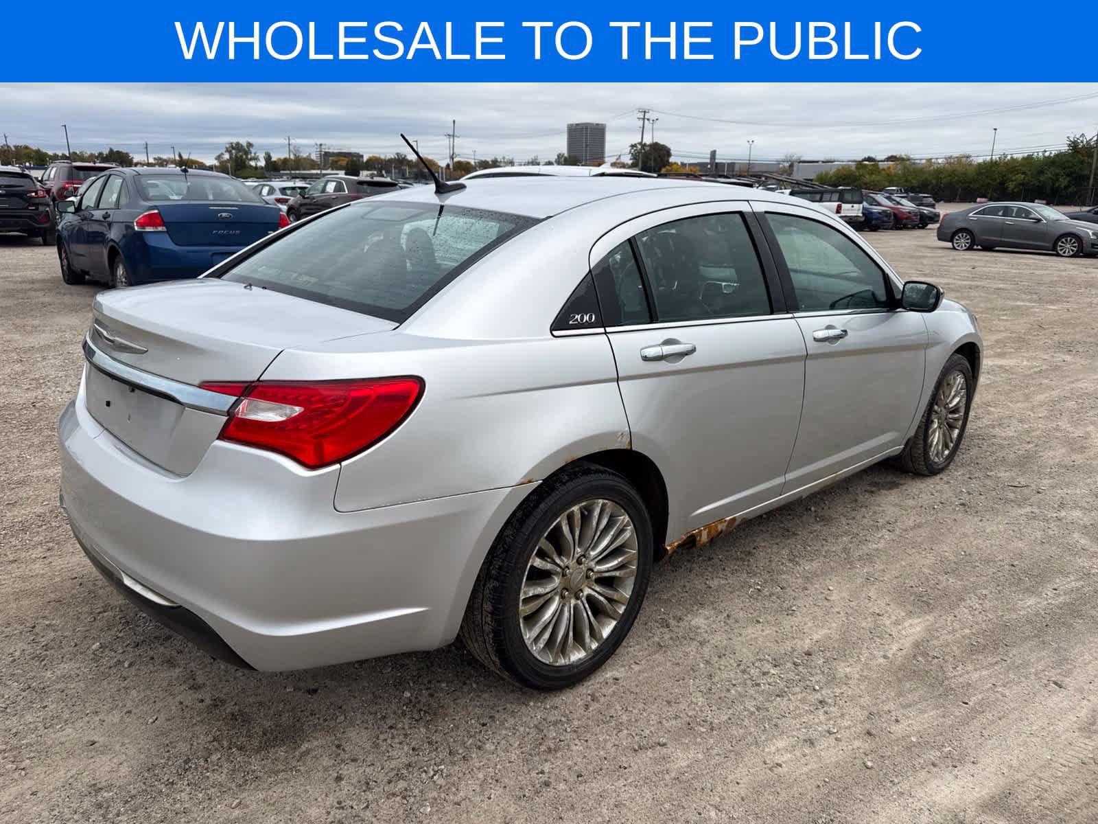 Used 2011 Chrysler 200 Limited FWD image 3