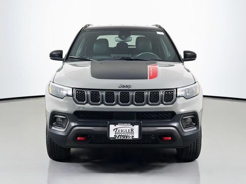 Used 2024 Jeep Compass Trailhawk AWD/4WD image 2