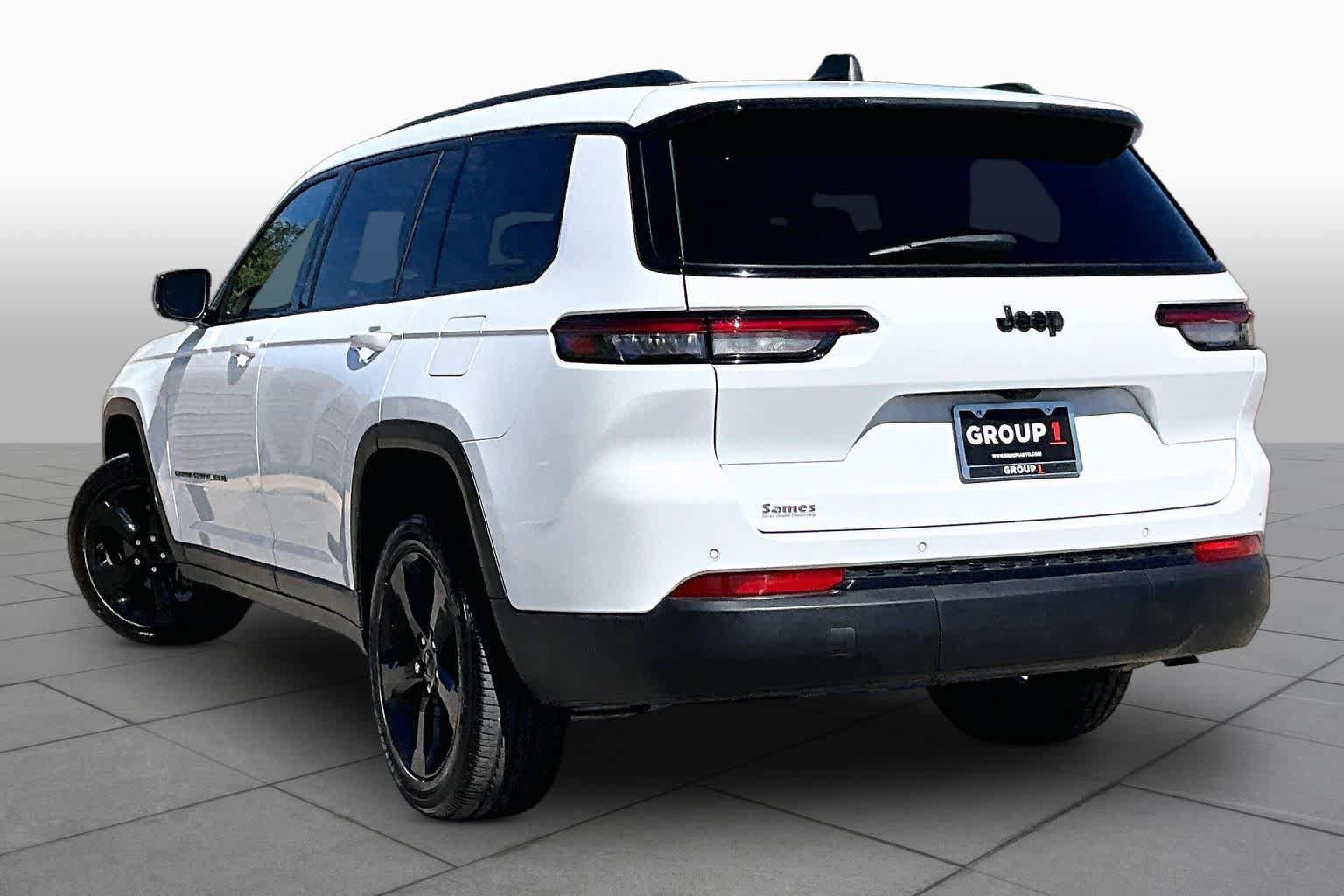 Used 2025 Jeep Grand Cherokee L Altitude RWD image 12