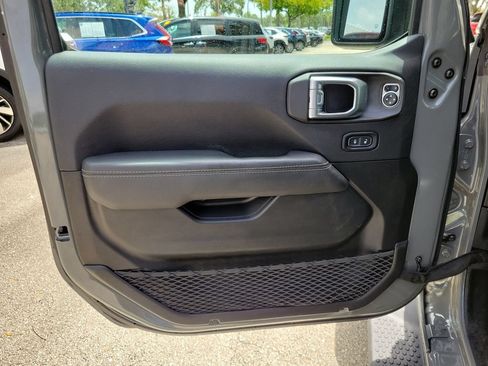 Used 2023 Jeep Wrangler Unlimited Sahara w/ Cold Weather Group AWD/4WD image 16