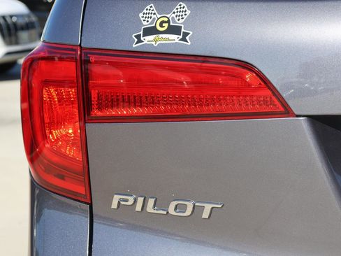 Used 2016 Honda Pilot Touring image 9
