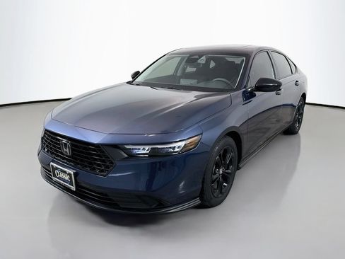 Certified 2025 Honda Accord SE image 3