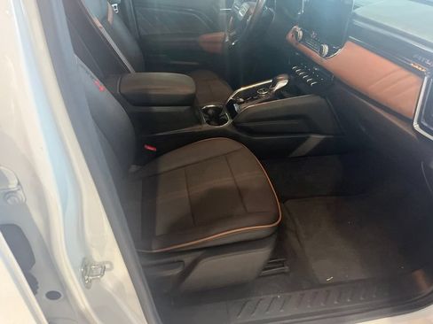 Used 2025 GMC Canyon AT4 AWD/4WD image 5