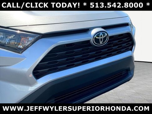 Used 2021 Toyota RAV4 LE AWD/4WD image 31