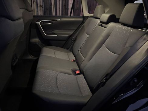 Used 2025 Toyota RAV4 XLE image 40