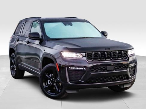 New 2026 Jeep Grand Cherokee Limited w/ Limited Altitude Package AWD/4WD image 2