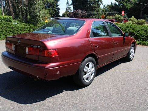 Used 2000 Toyota Camry LE FWD image 3