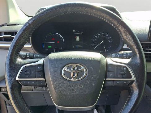 Used 2021 Toyota Sienna XLE image 21