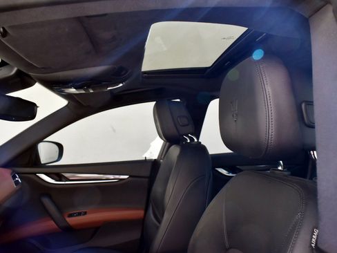 Used 2020 Maserati Ghibli RWD image 12