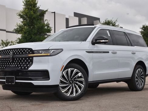 New 2026 Lincoln Navigator Black Label AWD/4WD image 1