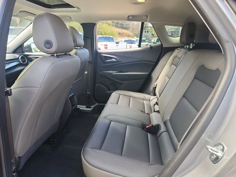 Used 2024 Chevrolet Trax ACTIV w/ Sunroof Package image 40