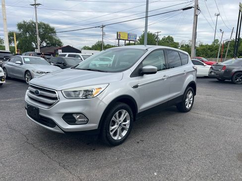 Used 2017 Ford Escape SE w/ SE Cold Weather Package AWD/4WD image 8