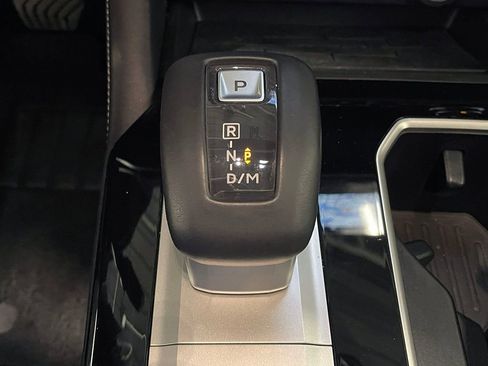 Used 2025 Mitsubishi Outlander AWD image 32