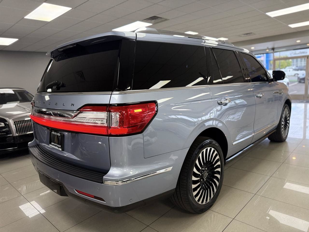 Used 2018 Lincoln Navigator Black Label AWD/4WD image 2
