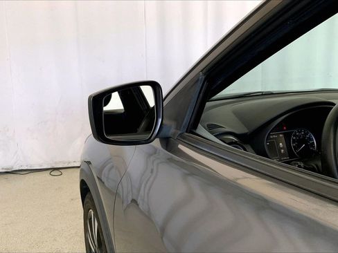 Used 2018 Nissan Kicks SV FWD image 10